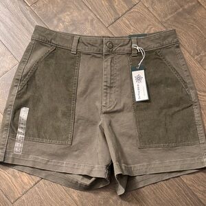 Alpine Design Women's Shorts in Olive Green